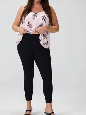 torrid Black Mid-Rise Capri Pants